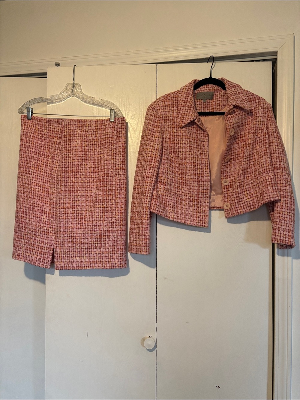 Pink Tweed Two-Piece Skirt Set - Classic Cropped Jacket & Pencil Skirt
